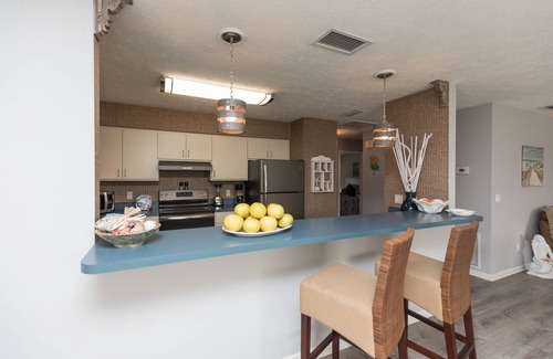 Coquina Gables Apartment | Cozy, 2nd floor apt 5 min walk to bch. PET friendly. FREE bottle of PROSECCO