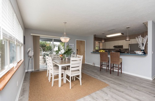 Coquina Gables Apartment | Cozy, 2nd floor apt 5 min walk to bch. PET friendly. FREE bottle of PROSECCO