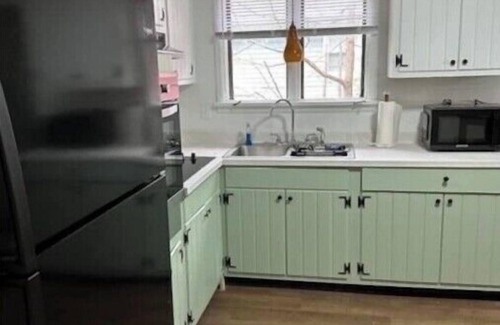 Eastside House | Cozy 3 bdr house walking distance to Lemoyne. Near SU, hospitals & downtown