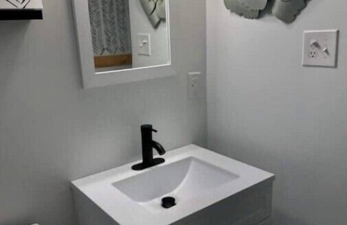 Eastside House | Cozy 3 bdr house walking distance to Lemoyne. Near SU, hospitals & downtown