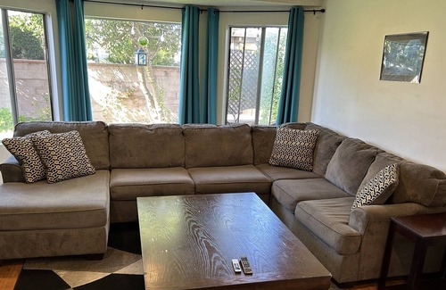 Gardena House | Cozy 3 bdrm house centrally located to Beaches, LAX, Disneyland and Hollywood