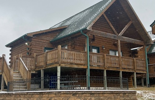 Warrens Cabin | Cozy 3 Bed 2 Bath Cabin located next to Three Bears Resort in Warrens Wisconsin