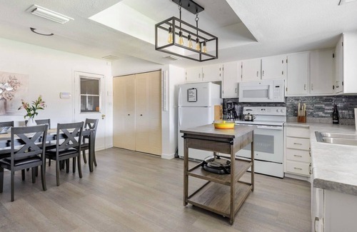 North Mountain House | Cozy 3 bed 2 baths in middle Glendale