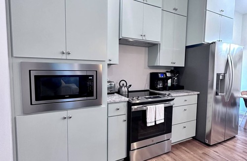 Fort Worth House | Cozy 3 bed home with grill, hot tub, garage, EV, pet friendly