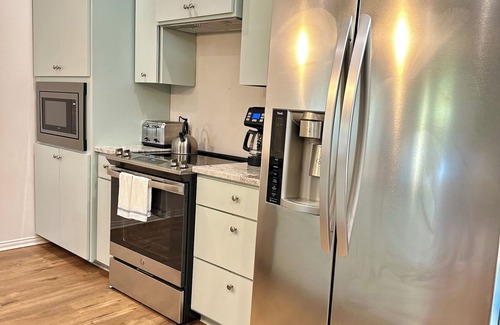 Fort Worth House | Cozy 3 bed home with grill, hot tub, garage, EV, pet friendly