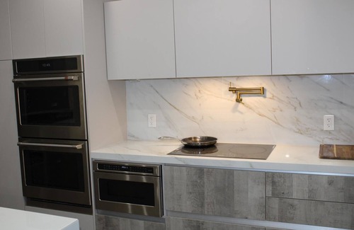 Tamarac House | Cozy 3 bedroom 1.5 bathroom modern kitchen and a private pool