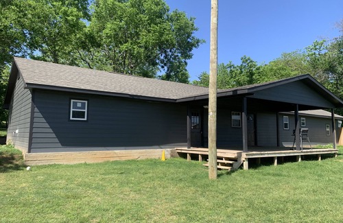 Tyler Apartment | Cozy 3 Bedroom 2 Bath Duplex Unit a