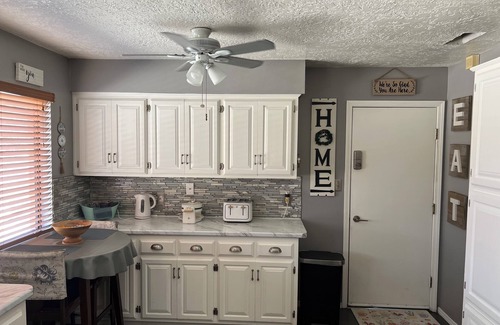 Roswell House | Cozy 3-Bedroom, 2-Bathroom Home with Jet Tub & Massage Chair