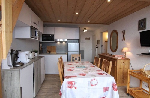 Eclose-Ouest Apartment | Cozy 3-Bedroom Apartment for 6 in Alpe d'Huez – Ski-in/Ski-out, Internet, Pet Friendly