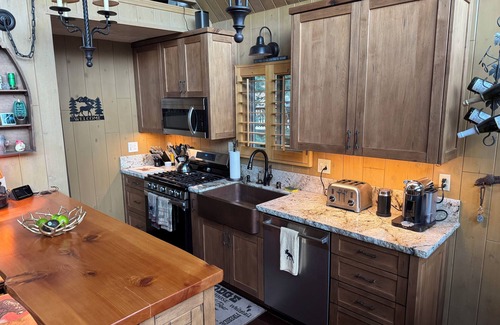 Lake Arrowhead Cabin | Cozy 3-bedroom cabin in enjoyable Lake Arrowhead with WiFi, AC