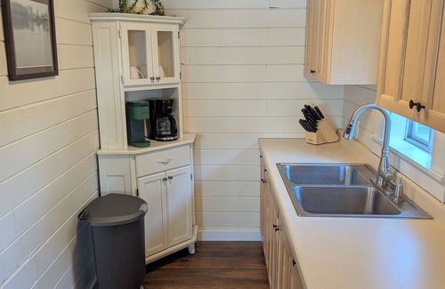 Underwood Cabin | Cozy 3-bedroom cabin just steps from the lake!