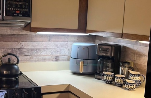 Plymouth Condo | Cozy 3-bedroom condo located in Plymouth, VT .n12 miles to Okemo mountain-
