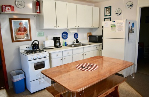 Ludington Cottage | Cozy 3-bedroom Cottage, Vacation Lane, on Beautiful Hamlin Lake!