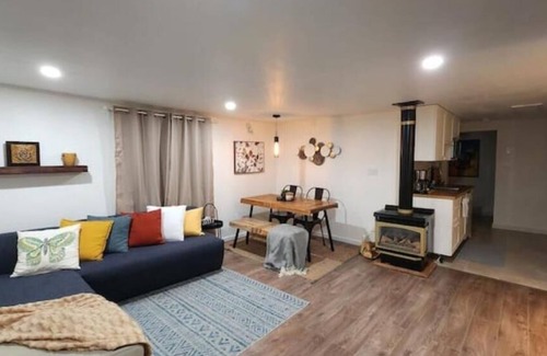 Alcona Cottage | Cozy 3 Bedroom cottage near Lake Simcoe