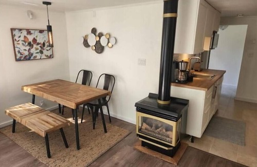Alcona Cottage | Cozy 3 Bedroom cottage near Lake Simcoe