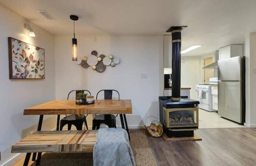 Alcona Cottage | Cozy 3 Bedroom cottage near Lake Simcoe