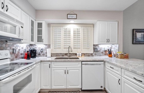 Heatherbrook House | Cozy 3-bedroom house in tranquil Chandler with Pool & Backyard Oasis!