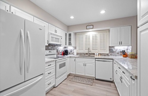 Heatherbrook House | Cozy 3-bedroom house in tranquil Chandler with Pool & Backyard Oasis!