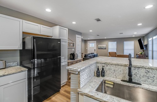 Gulfport House | Cozy 3-bedroom house with a bathroom in every room. 2 minutes from the beach!