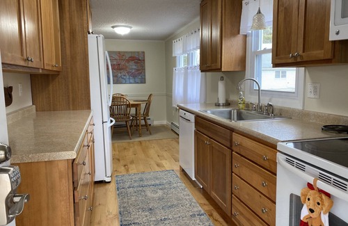 Boothbay Harbor House | Cozy 3 bedroom house with large covered porch just steps from downtown BBH.