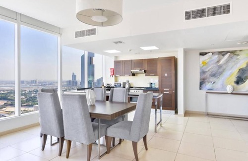 Sheikh Zayed Road Apartment | Cozy 3 Bedroom w/Infinity Pool Near DWTC