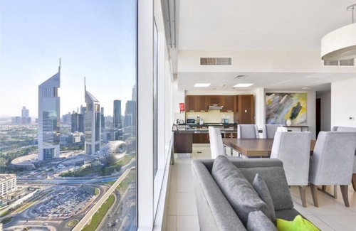 Sheikh Zayed Road Apartment | Cozy 3 Bedroom w/Infinity Pool Near DWTC