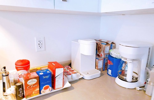 Thorold House | Cozy 3-BR Home | King | 75" TV | Close to Falls | Parking