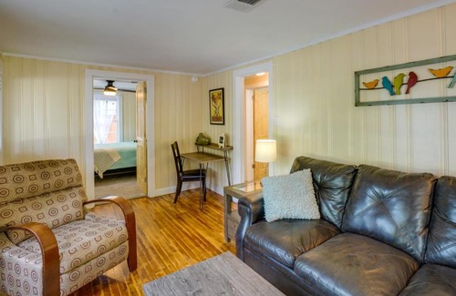Gulfport House | Cozy 3 Oaks Cottage in Gulfport Close to Beach!