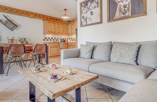 Champagny-en-Vanoise Apartment | Cozy 3-Room Apartment for 6 in Champagny-en-Vanoise with Amenities & Stunning Views