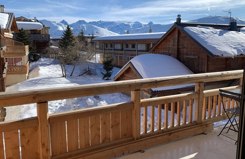 Jeux Apartment | Cozy 3-Room Apartment for 6 with Balcony in Alpe d'Huez, Near Lifts and Shops