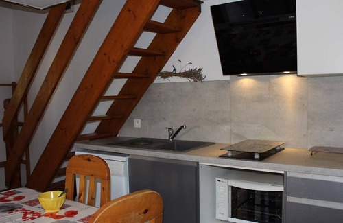 Gruissan House | Cozy 3-Room Mezzanine House near Grazel Beach with Private Parking and Veranda