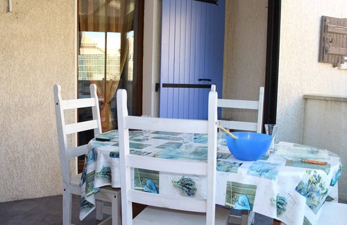 Gruissan House | Cozy 3-Room Mezzanine House near Grazel Beach with Private Parking and Veranda