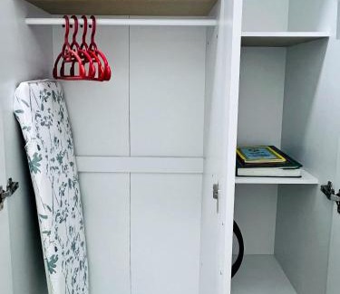 Kuala Lumpur Apartment | Cozy 3 Rooms , KLCC view , 100 mbps WIFI , Netflix by Noon's Homestay