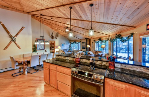 Fraser House | COZY 3500 sqft, 5 big bedrooms, 3 baths on only 2 floors, 4 miles to Winter Park