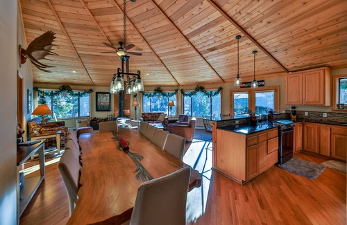 Fraser House | COZY 3500 sqft, 5 big bedrooms, 3 baths on only 2 floors, 4 miles to Winter Park
