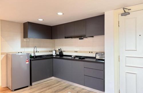 Kuala Lumpur Apartment | Cozy 3B2B 7 Pax - 5 min to KLCC - Free Parking & Wifi