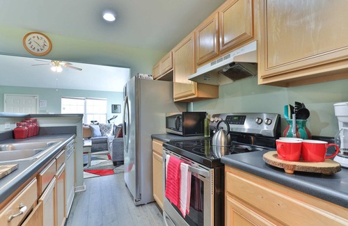 North Nashville House | Cozy 3BD Retreat w/Fire Pit & Porch Swing, Near DT