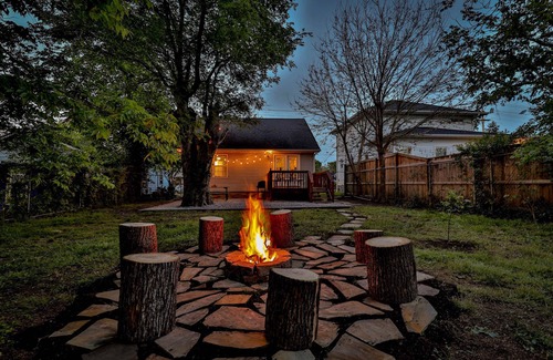 North Nashville House | Cozy 3BD Retreat w/Fire Pit & Porch Swing, Near DT