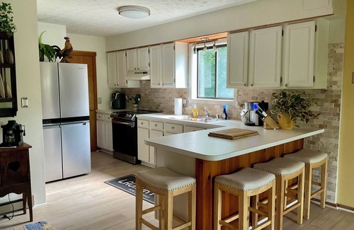 Basye House | Cozy 3bedroom home w AC, WiFi, in a golf retreat, nestled in the scenic mountain
