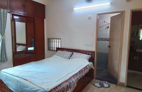 Kodambakkam Apartment | Cozy 3BHK - Heart of Vadapalani in Gated Community
