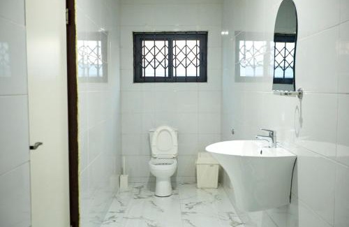 Kwabenyan Apartment | Cozy 3BR 3BA Gated Estate Home in Accra -CozyOak Stay