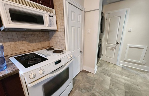Lachine Apartment | Cozy 3BR Apartement, 15m Downtown, 10m Airport, Quiet neighborhood Very walkable