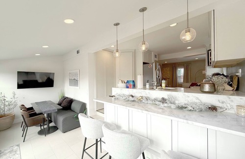 Jefferson Manor Cottage | Cozy 3BR Cottage w/Metro Access minutes to Old Town, Alexandria!