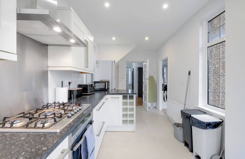 Preston House | Cozy 3BR Family Retreat | Secluded Garden Near Wembley Stadium