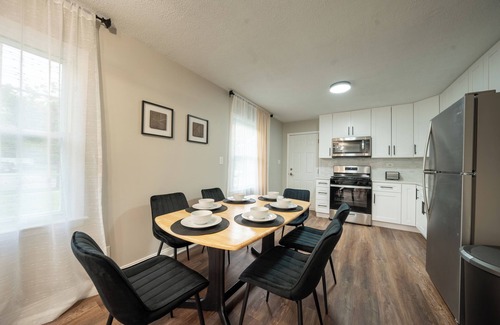 Streamwood House | Cozy 3BR Home – Family-Friendly, Near Schaumburg