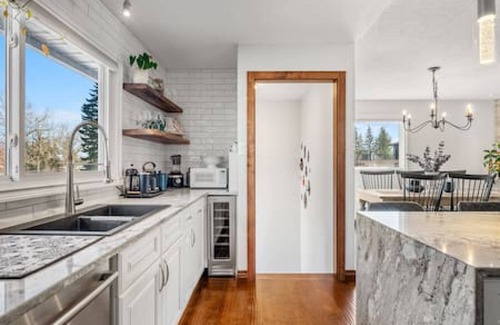 Kelvin Grove House | Cozy 3BR Home,Huge Backyard in Quiet Neighbourhood