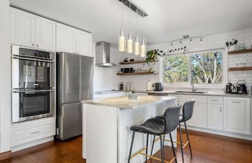 Kelvin Grove House | Cozy 3BR Home,Huge Backyard in Quiet Neighbourhood
