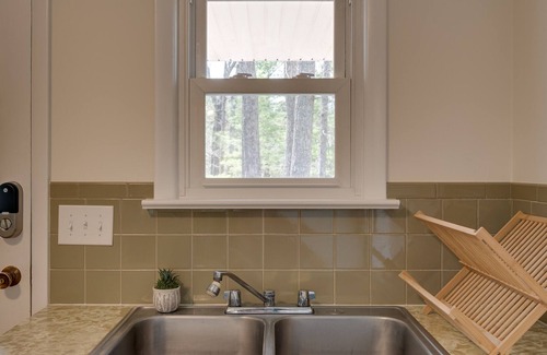 Lyndhurst Cabin | Cozy 3BR Mtn Cabin~newly updated w/woodstove