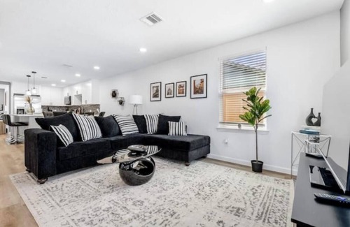 Northside House | Cozy 3BR Near Downtown Hou