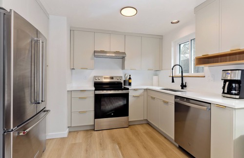 Orchard District House | Cozy 3BR Retreat in Midtown Bend